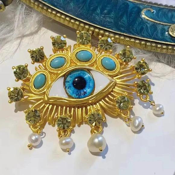 Hemlock Pearl Baroque Embellished Blue Eyes Brooch - Picture 1 of 15